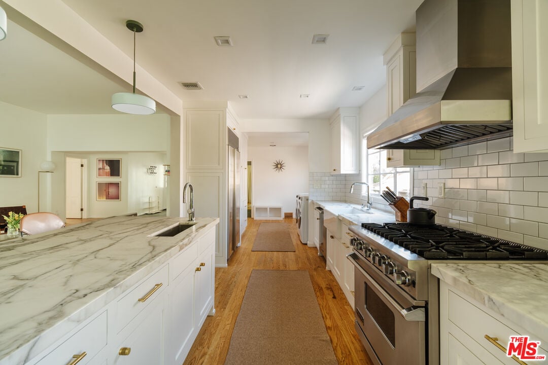 3512 Griffith Park Blvd