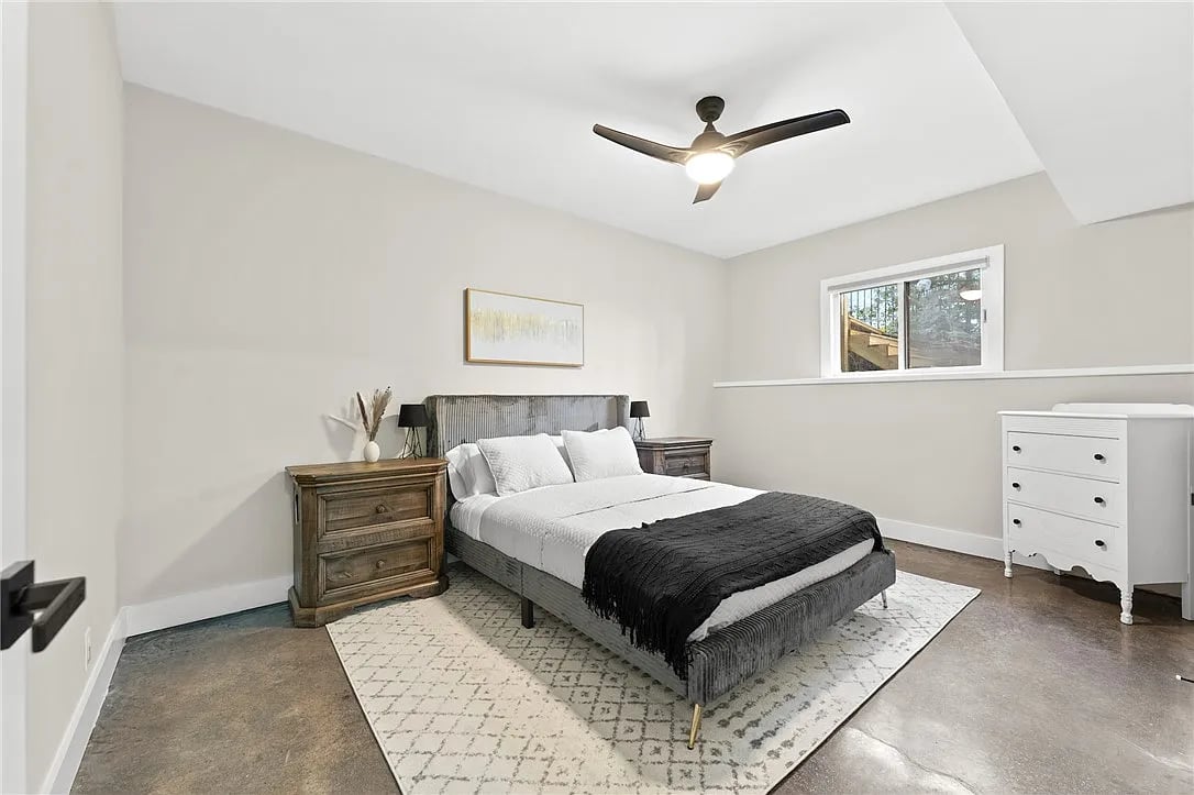 1104 Whitfield Point Rd