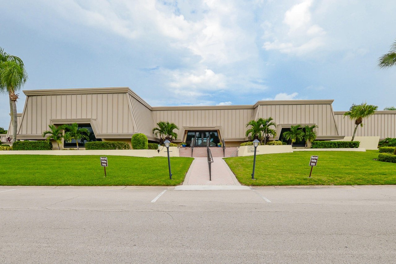 1800 SE Saint Lucie Blvd, #9-305