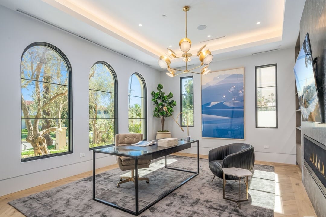 Silverreach Pavilion, N Hillcrest Rd, 90210