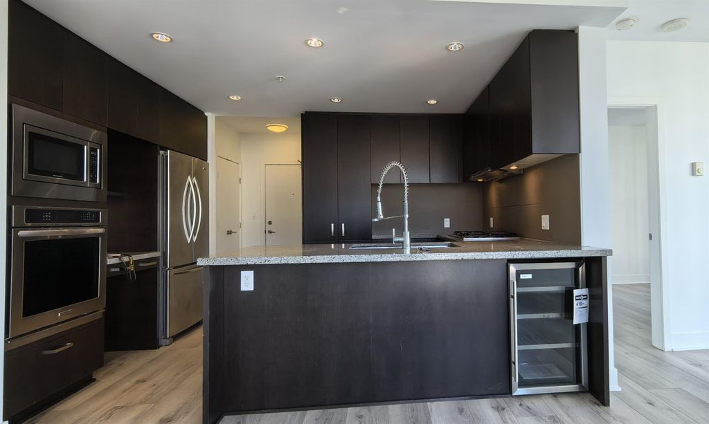 3008 Glen Dr, #1702