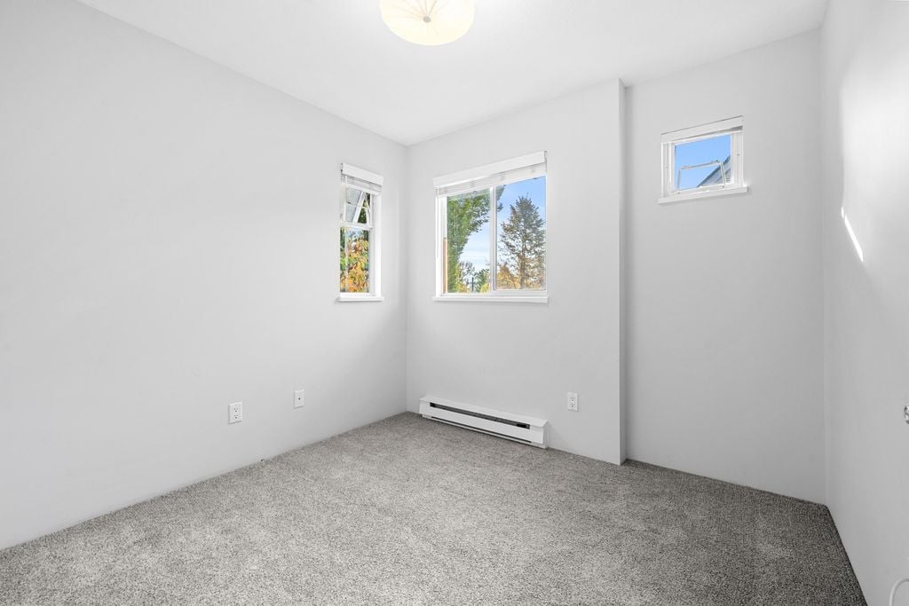 2885 E Kent Ave N, Unit 16