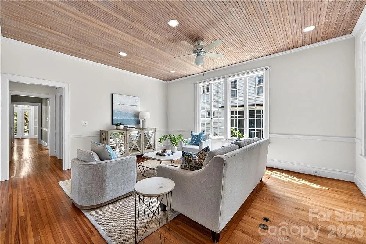506 Hermitage Ct