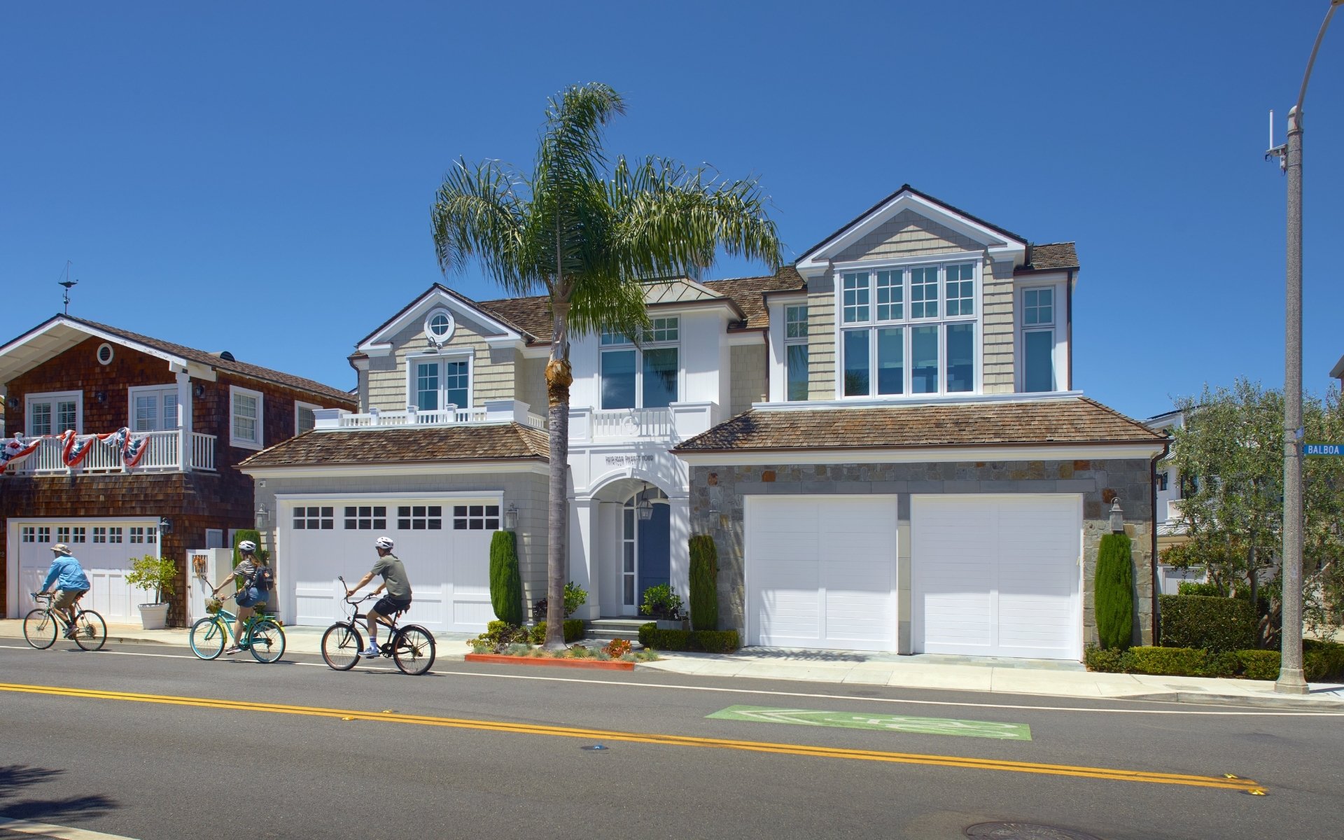 1324 E Balboa Boulevard