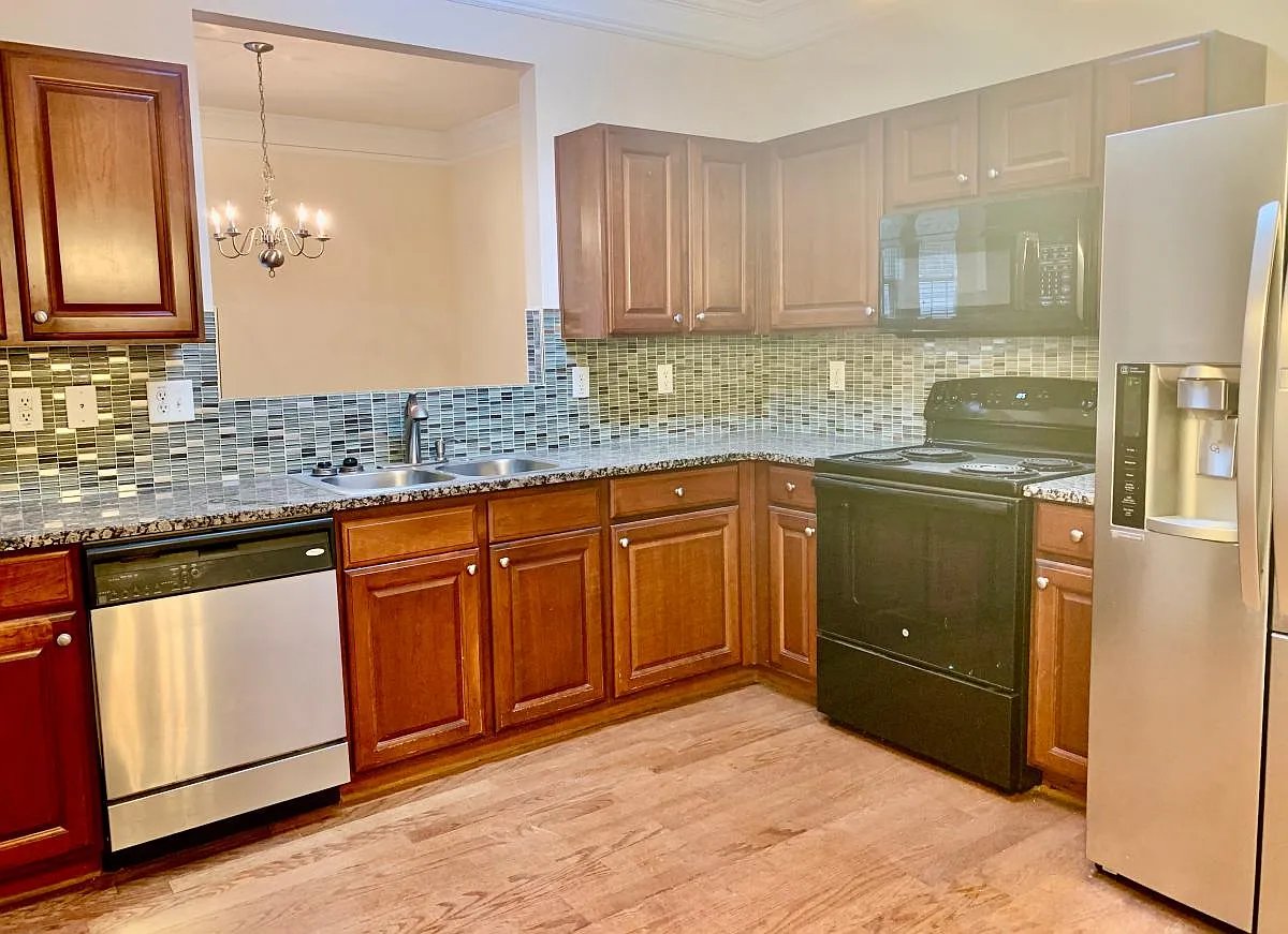 521 Windstone Trl