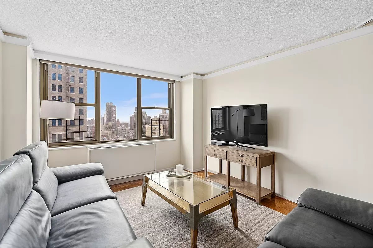 301 East 79th Street Unit: 28D