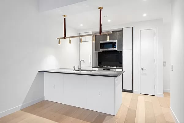 11 Hoyt Street Unit: 30E