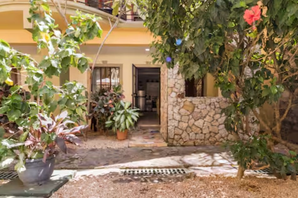 Los Sueños 3 #8 | Turn-key 2 Bed Condo Just 10 Minute Walk to the Beach