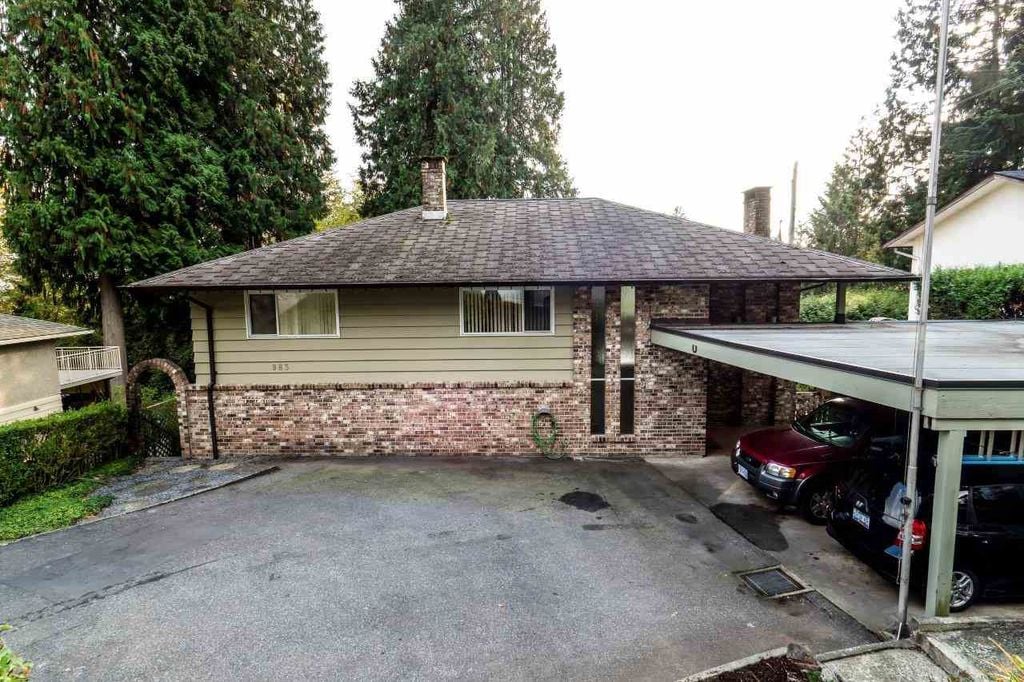 983 Wellington Dr