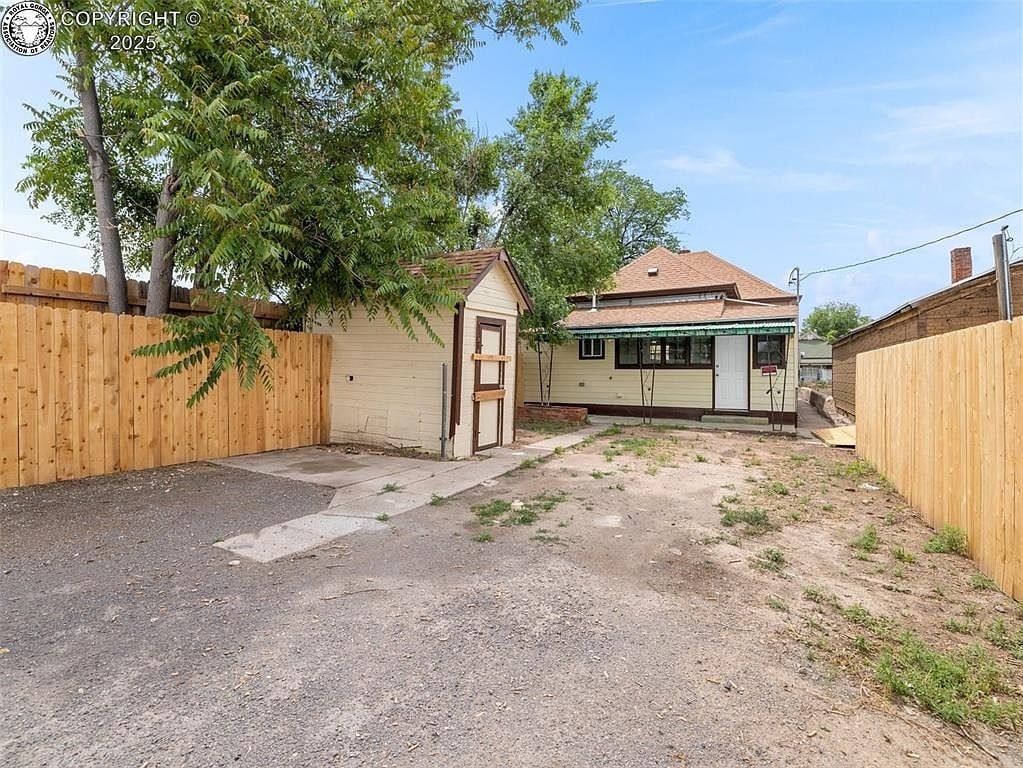 932 Elm St