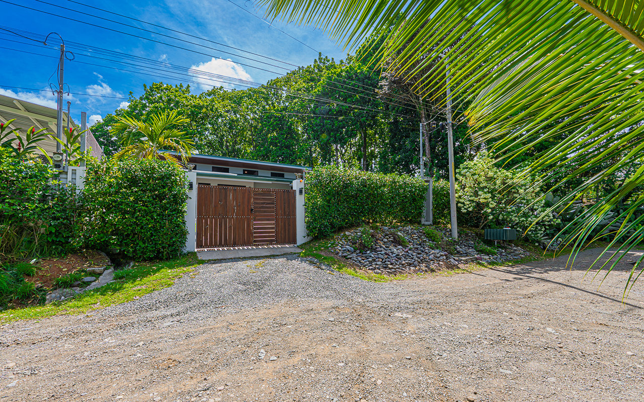 Home Near Downtown Uvita with Private Forest and Creek