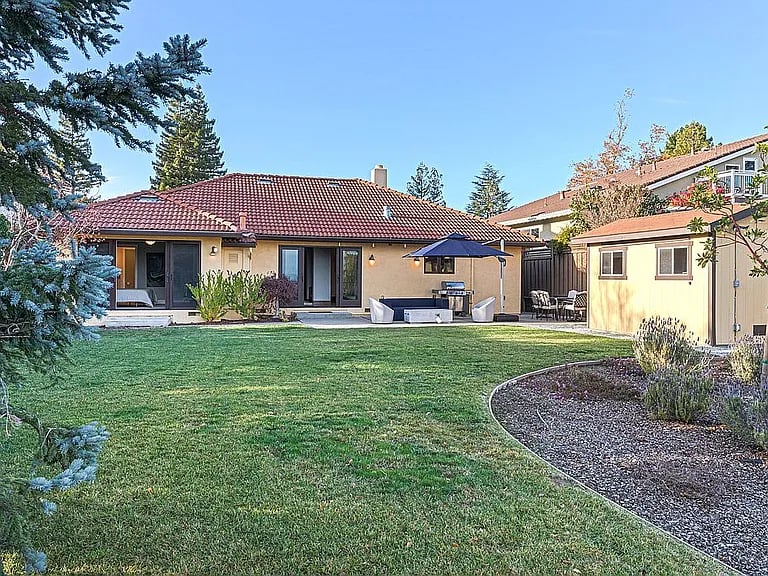 3169 La Mesa Dr