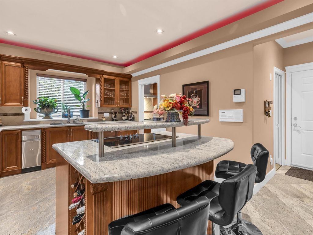 2325 W King Edward Ave