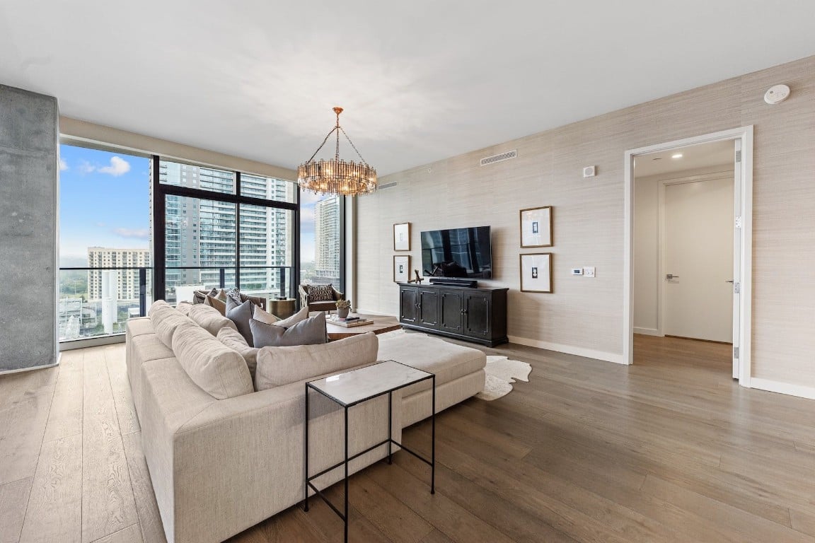 202 Nueces St, #1201