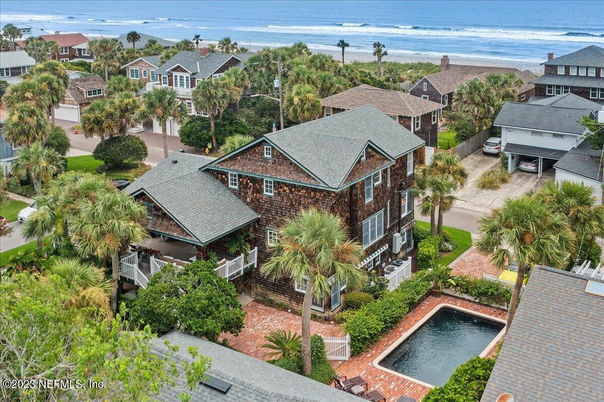 1296 BEACH Avenue