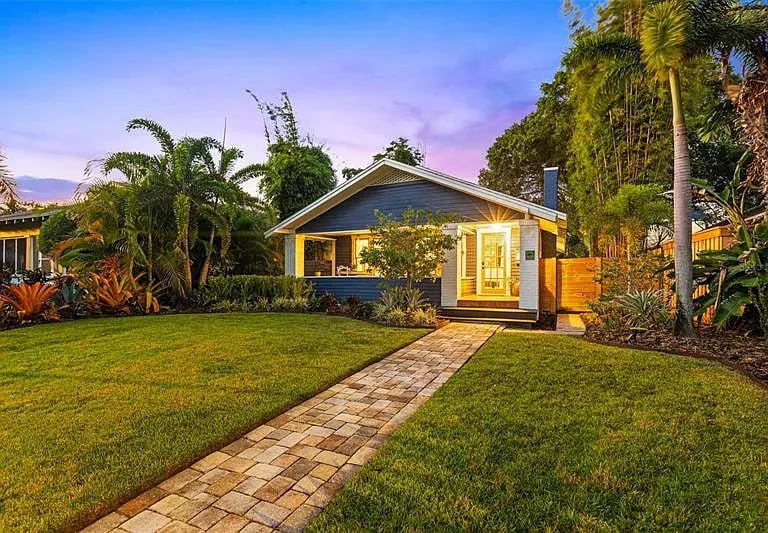 2829 Dartmouth Ave N