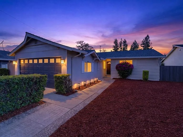3217 Golf Dr