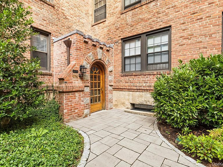 174 Garth Road #TS