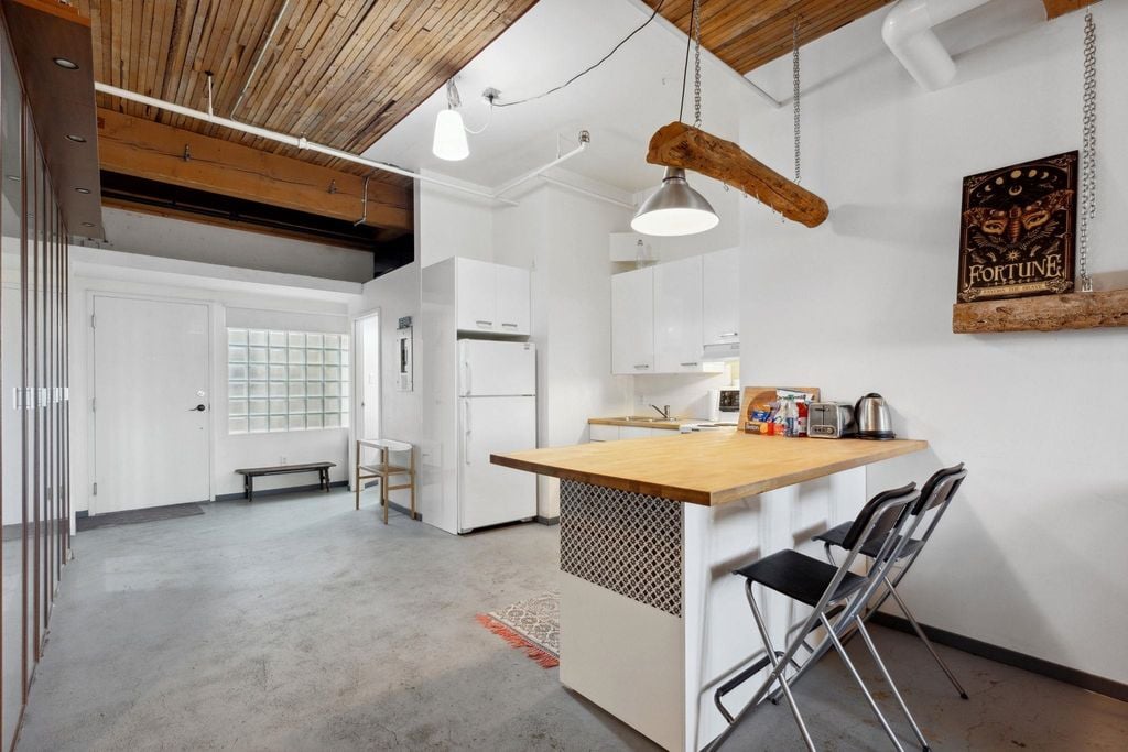 2556 E Hastings St, #314