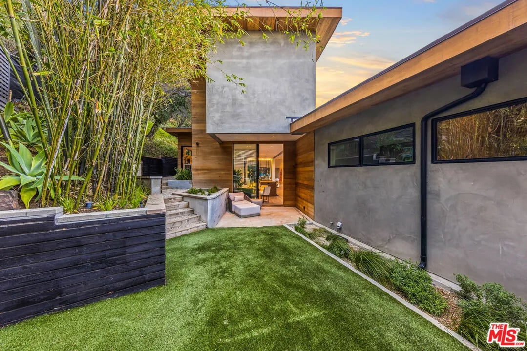 727 N Beverly Glen Blvd