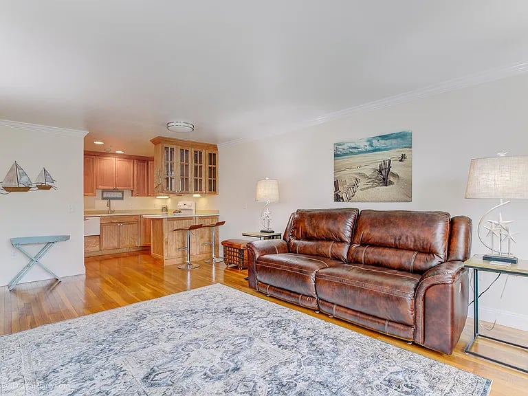401 Bellevue Ave #218