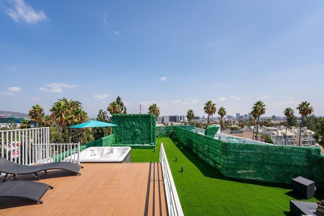 137 N Doheny Dr Unit: 3