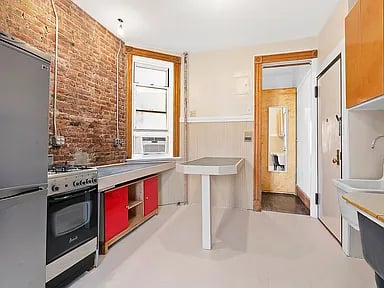 633 E 11th St APT 20