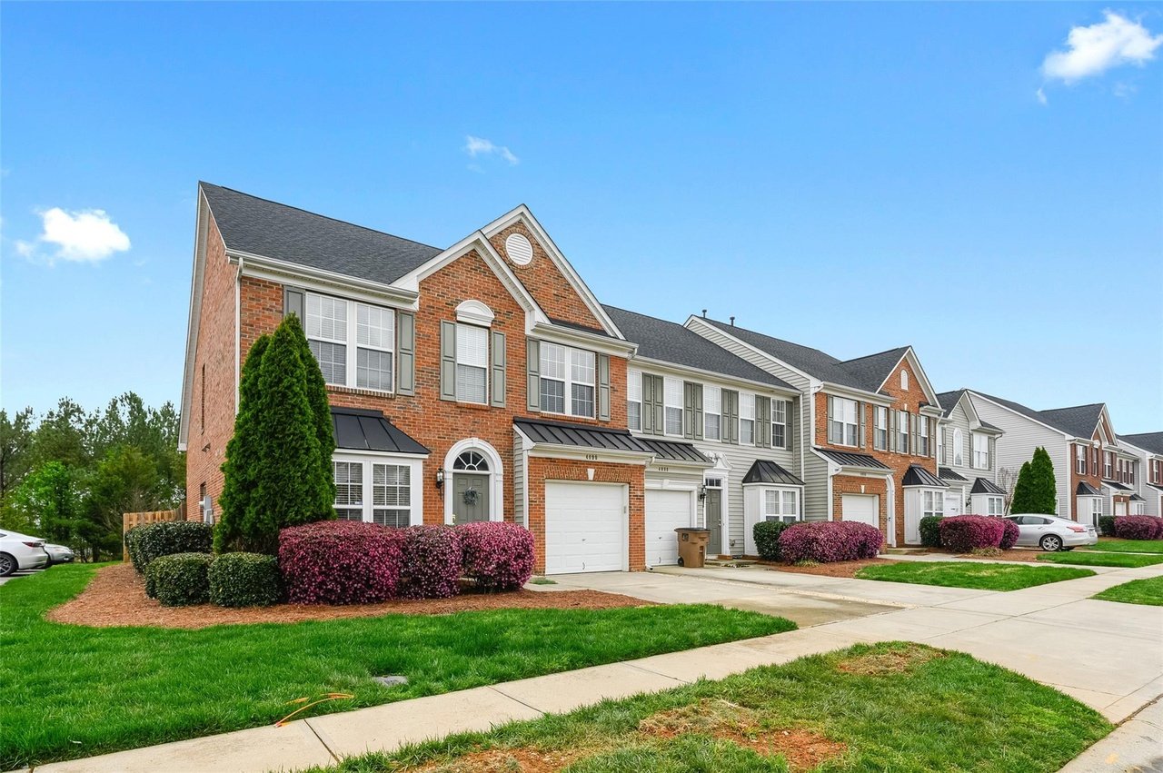 4090 Holly Villa Cir