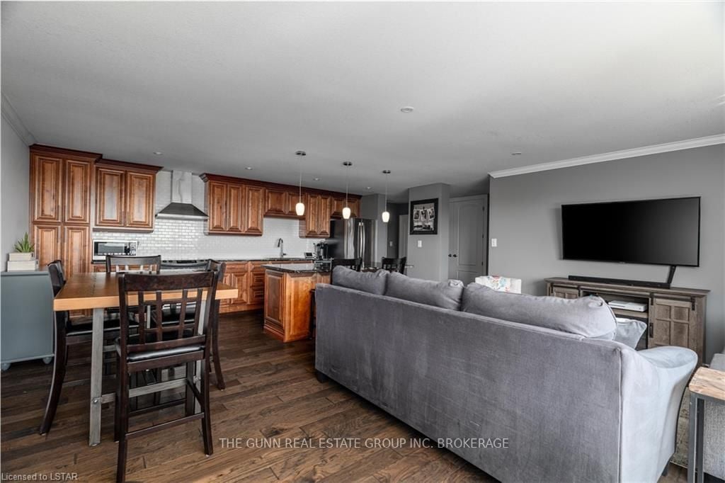 45 Pond Mills Rd 806