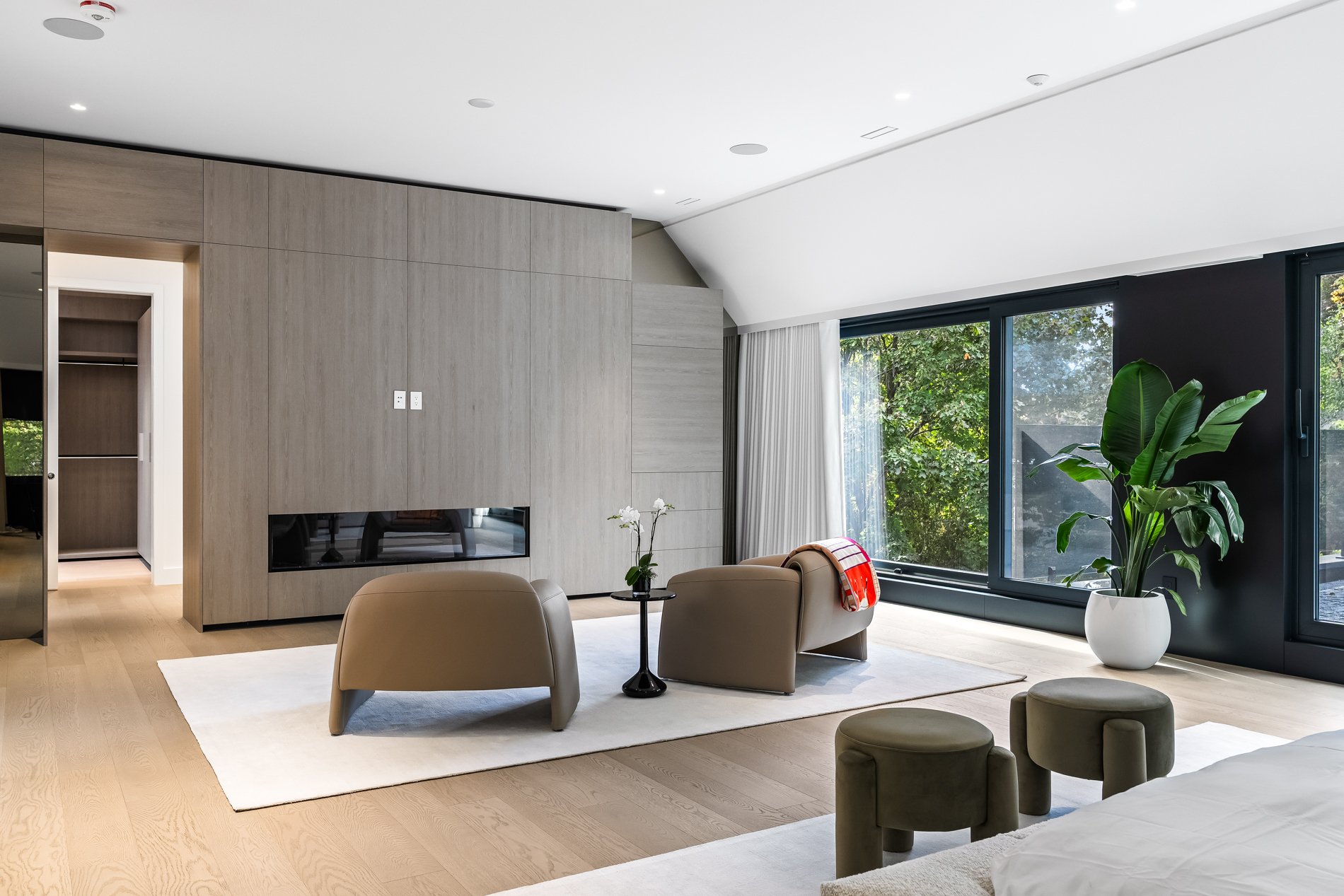 Pinnacle Of Modern Luxury Living