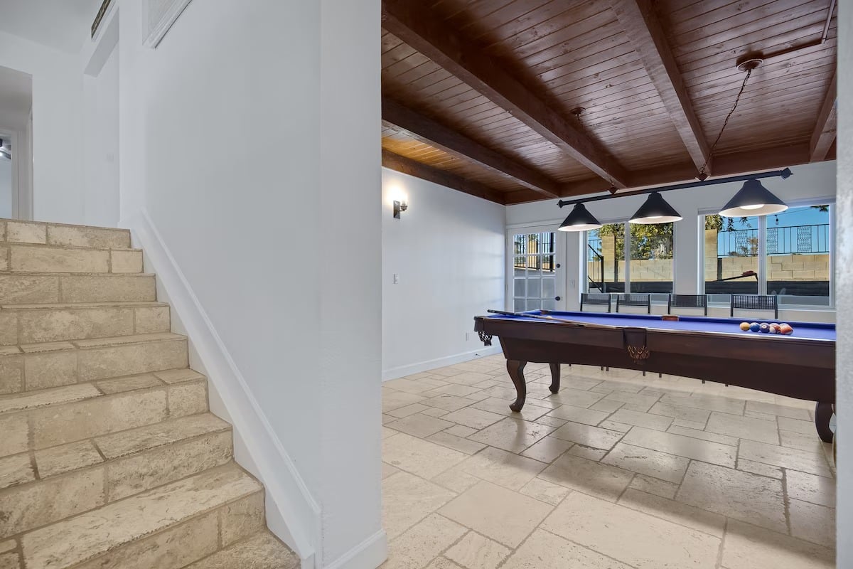 Huge Golf Course Home-Free Heated Pool/Theatre/Gym