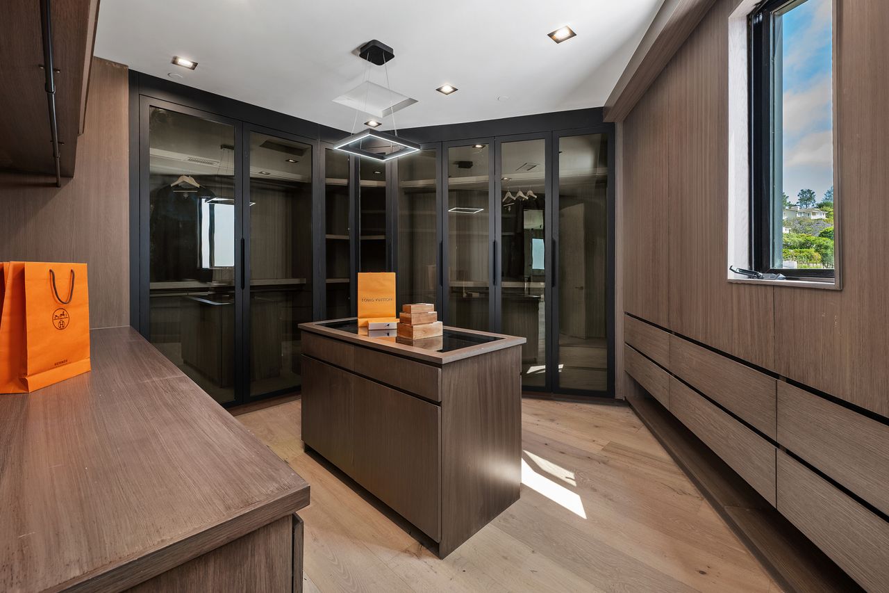 6627 Muirlands Dr, La Jolla, CA 92037