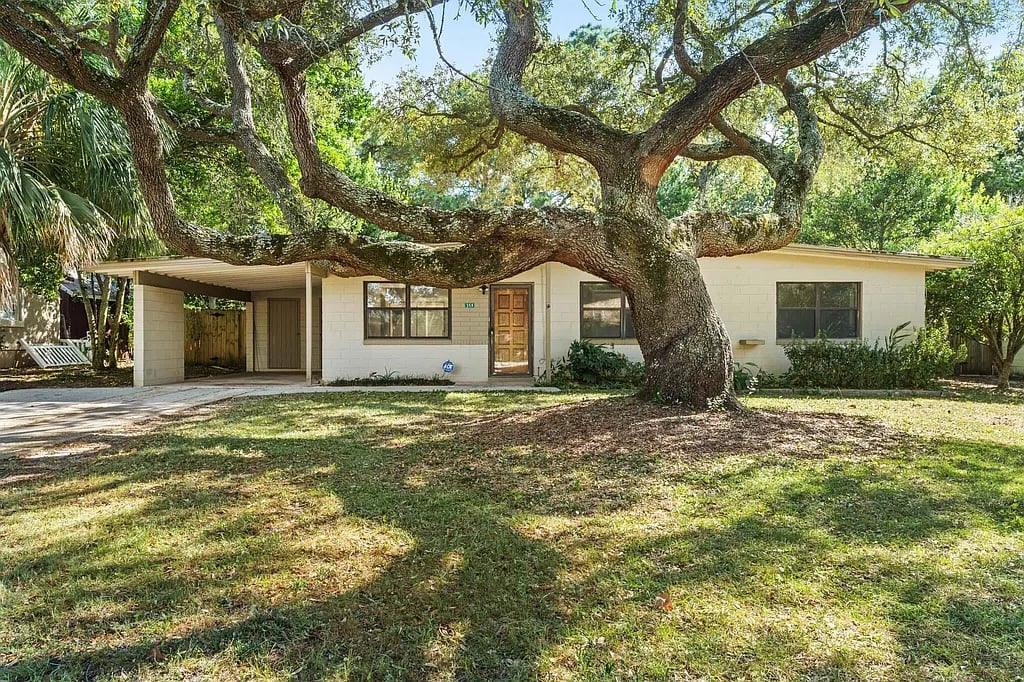 359 Gardner Dr NE