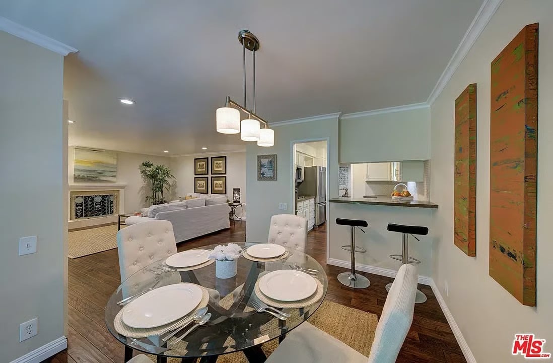 1888 Greenfield Ave #202