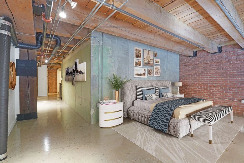 87 E Cordova St