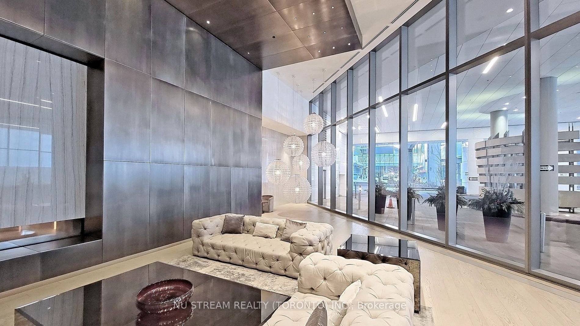 ICONIC LIVING AT 100 HARBOUR ST