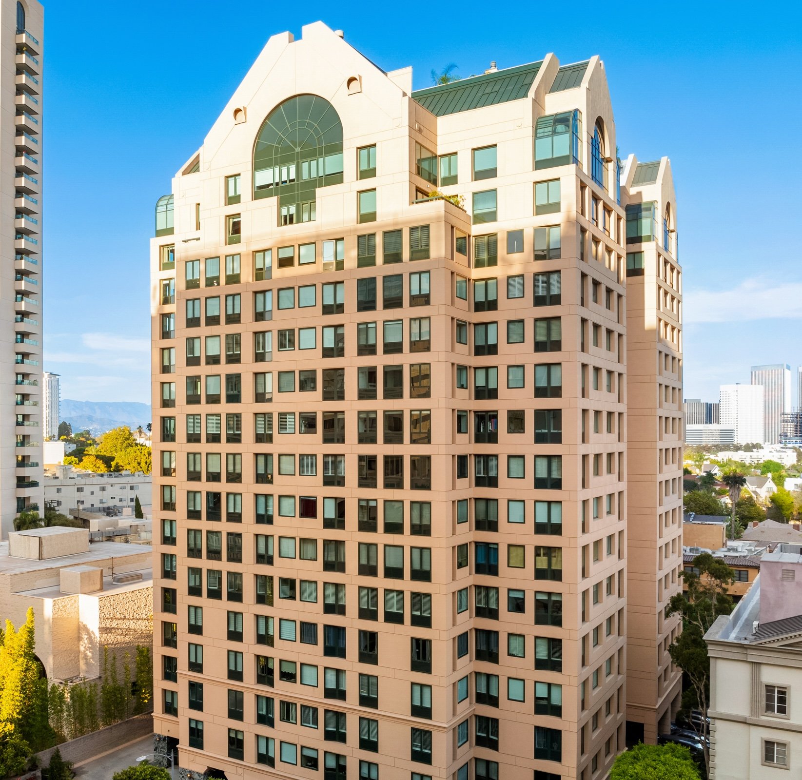 The Dorchester #408, Wilshire Corridor