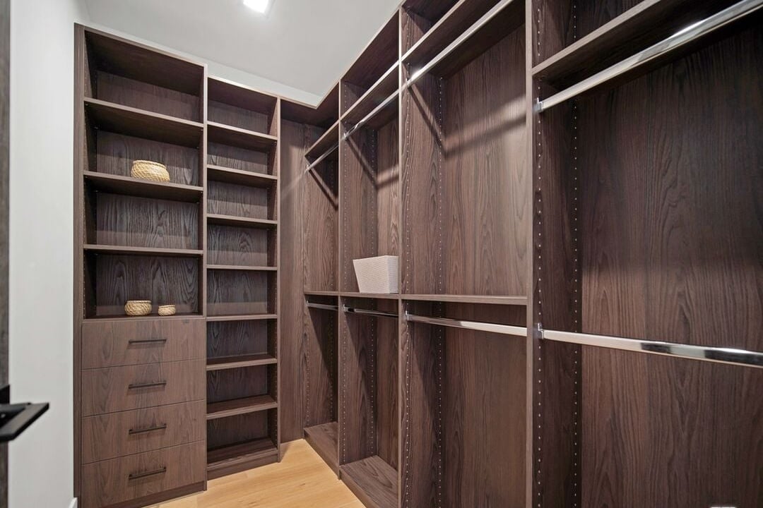 Canyon Lake Dr, 90068