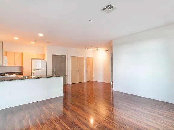 1501 Front St #506