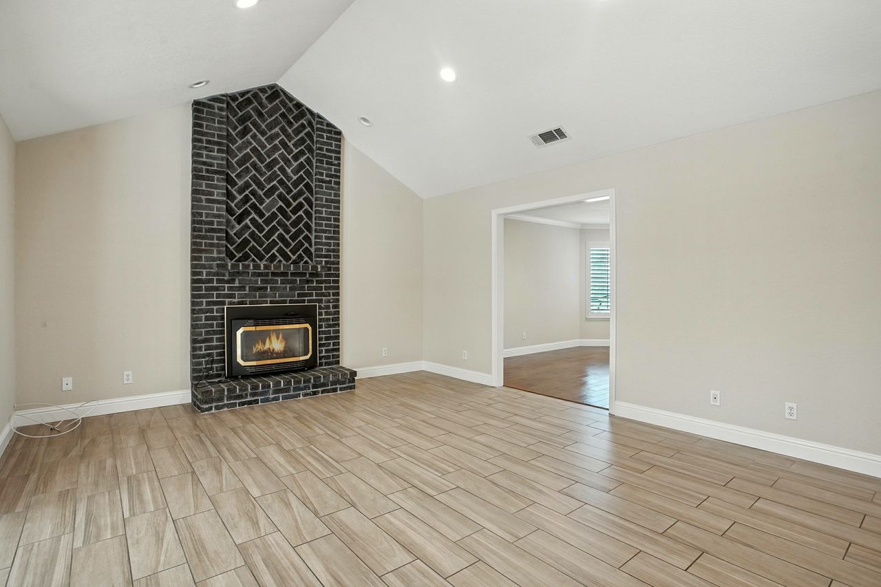 Great Custom Home in Galt! 