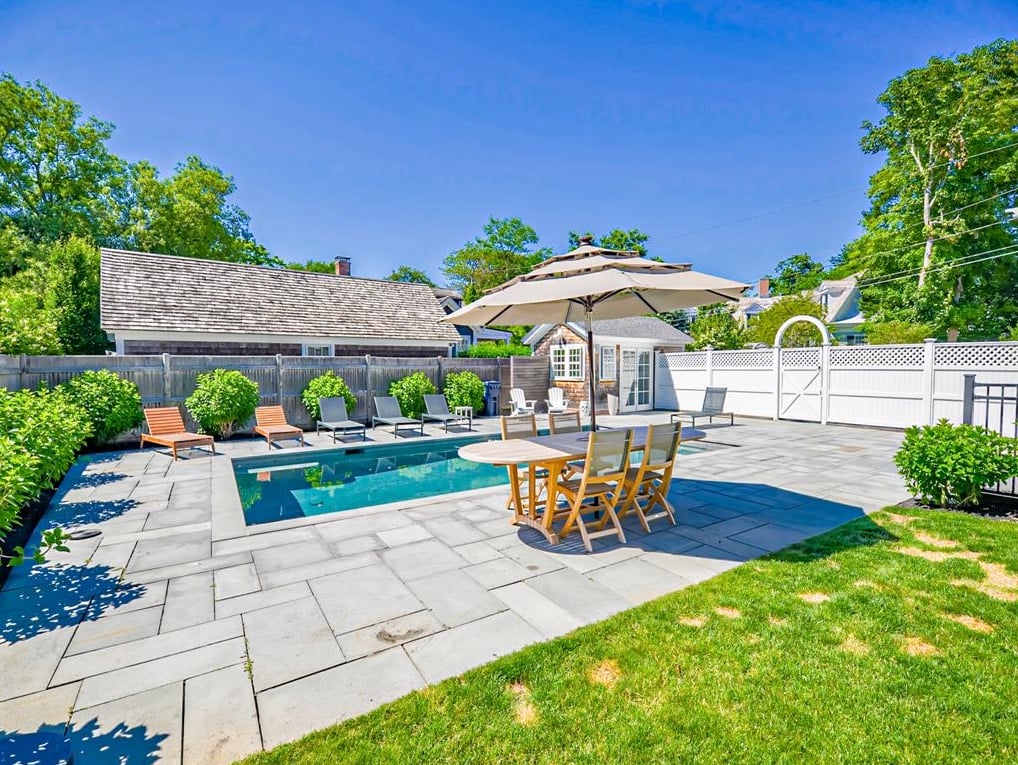 2 Pierce Ln