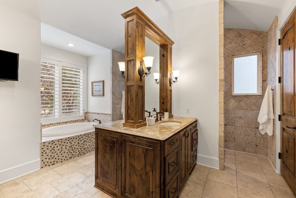 16005 Pontevedra Place