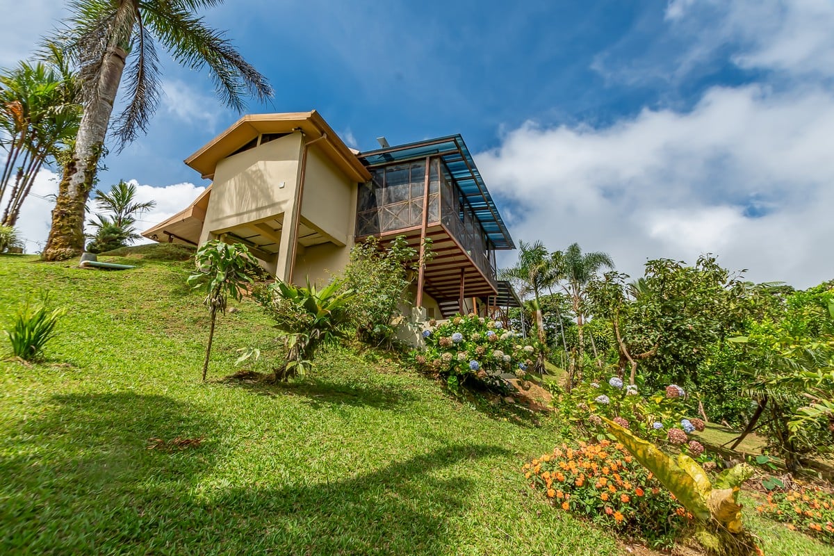 1.8 ACRES – 4 Bedroom Panoramic Ocean & Mountain View Paradise Home Tucked Away in Complete Privacy With Tropical Gardens & Fruit Trees!!!