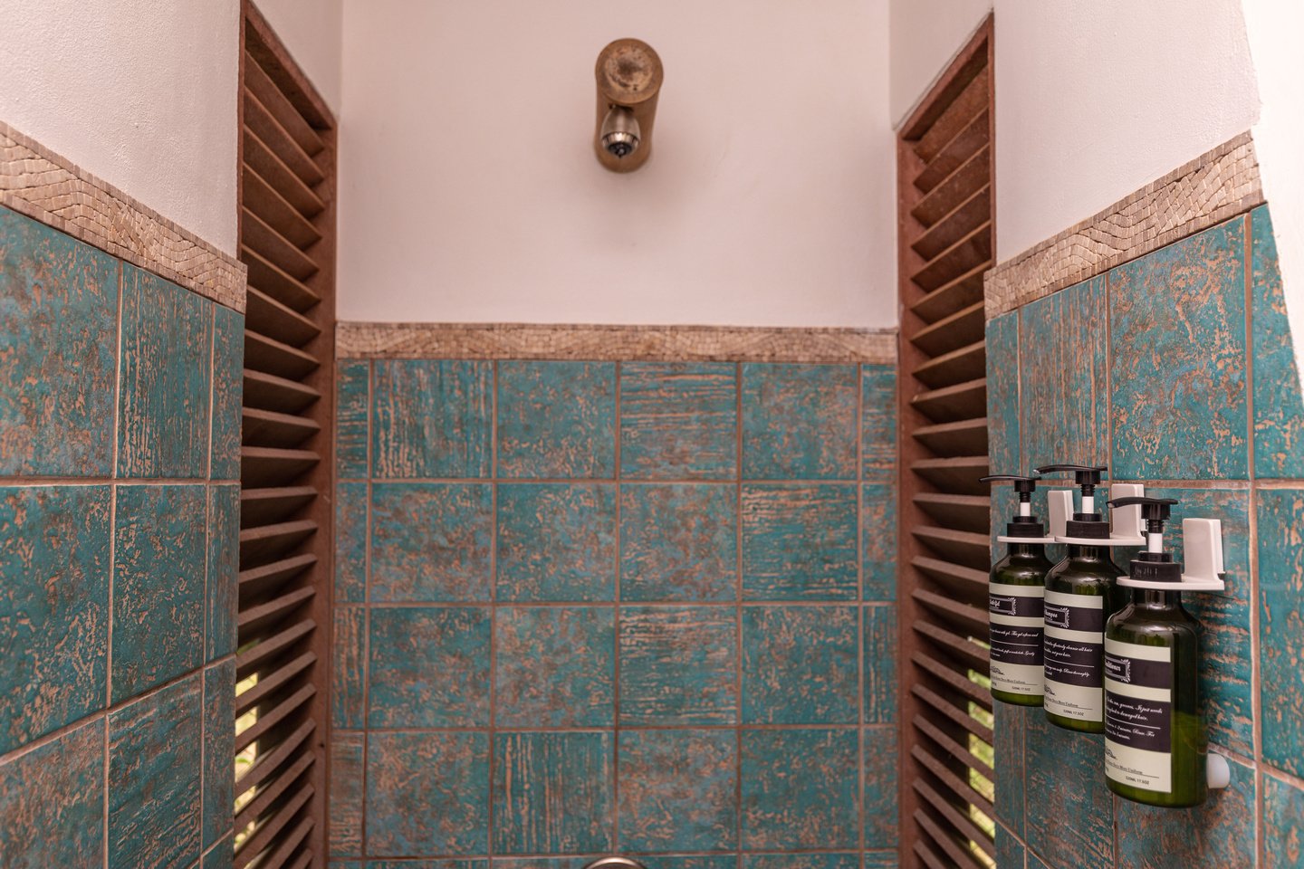 SUCCESSFUL BOUTIQUE HOTEL WITH OWNER’S HOME BY THE BEACH IN UVITA