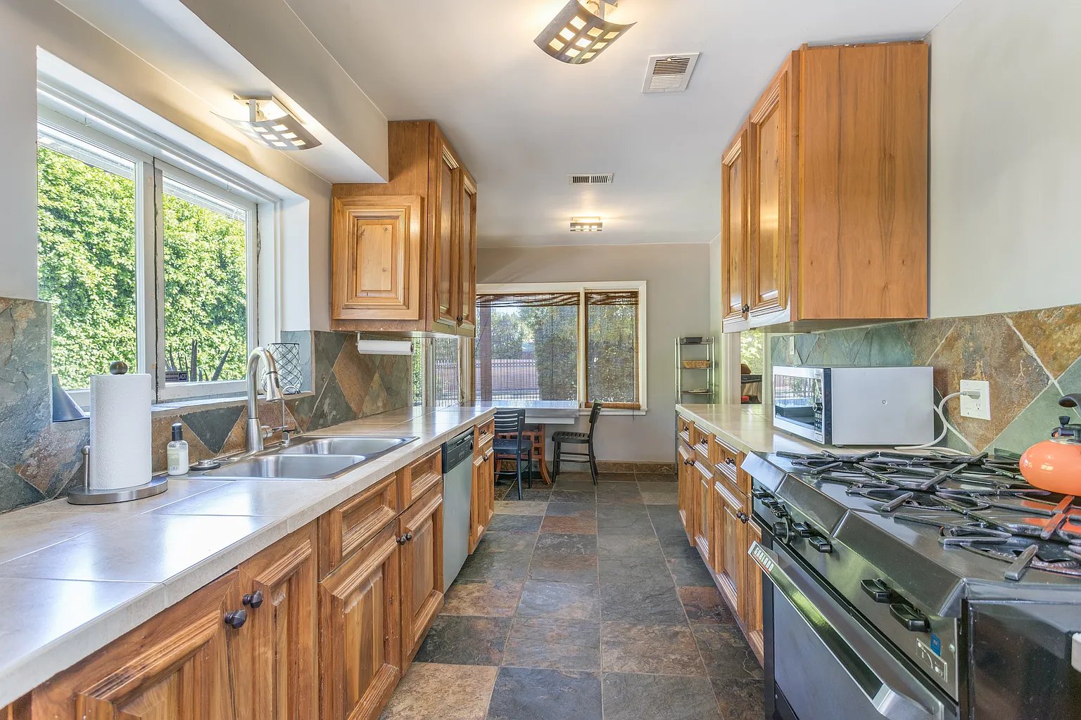 4357 Noble Ave