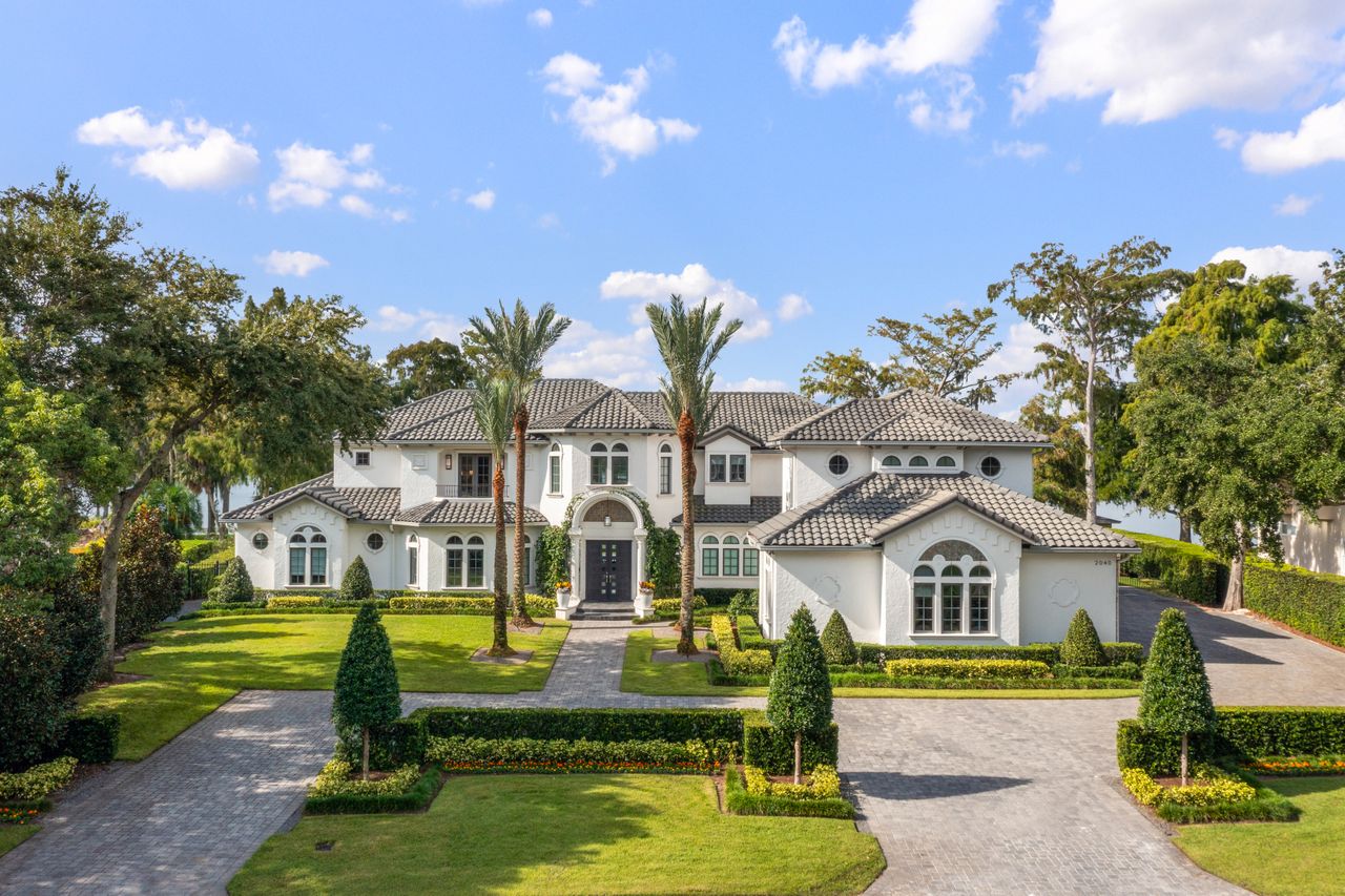 Majestic Lakefront Estate