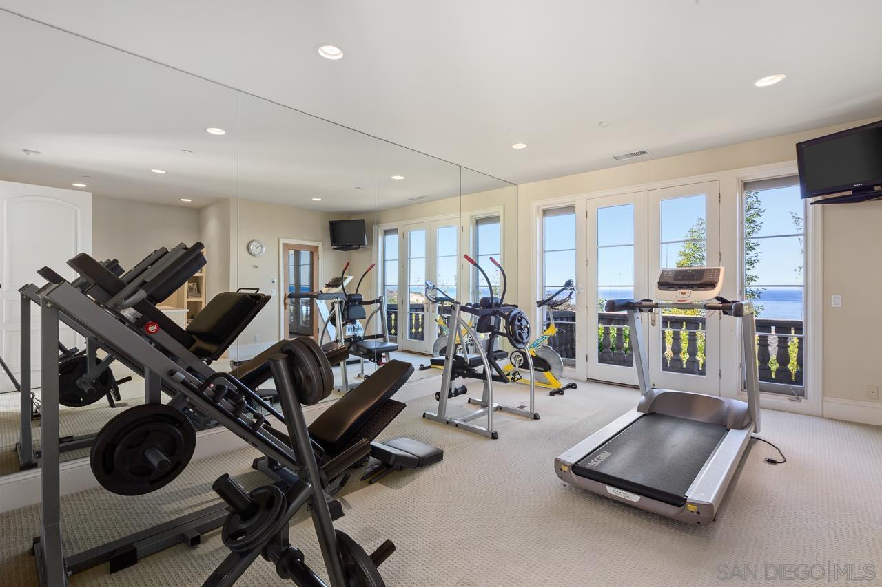 9860 La Jolla Farms Rd