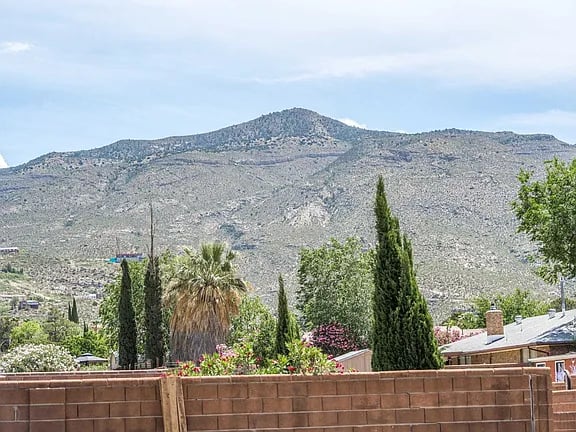 3004 Los Robles