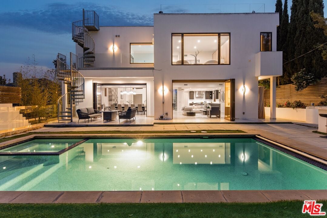 Aurelian Pavilion, W Sunset Blvd, 90049