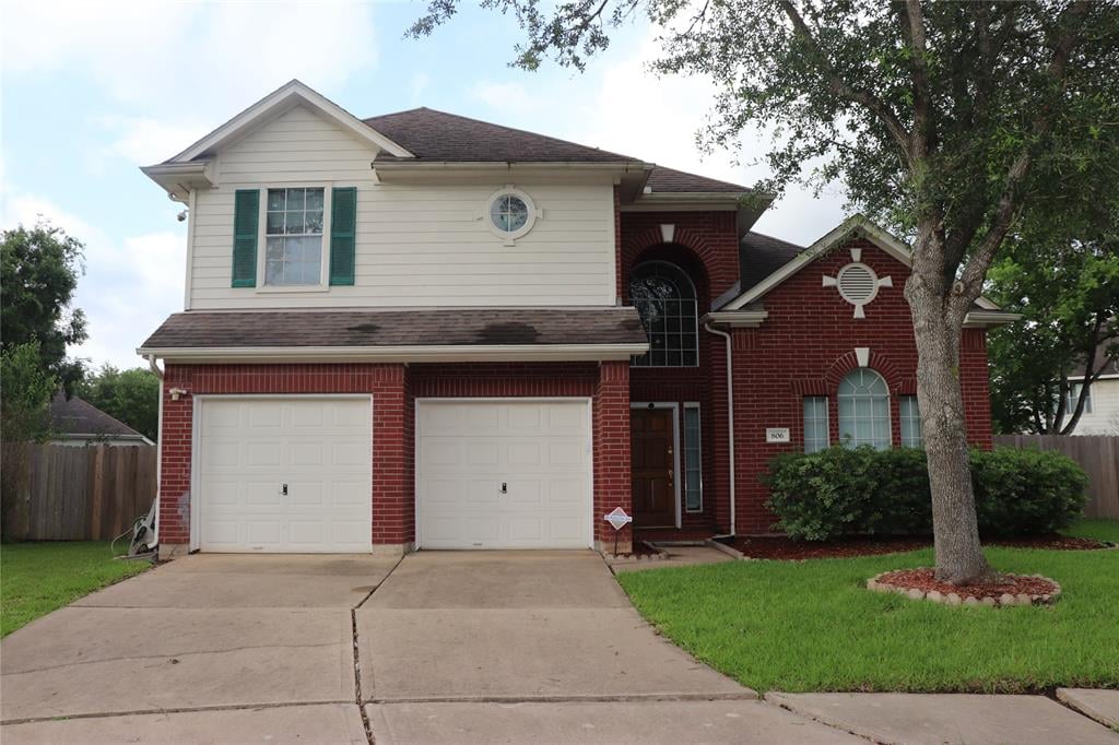 806 Featherbrook Ct